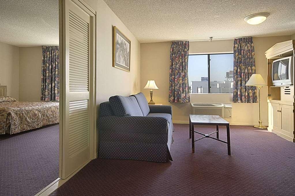 Ramada By Wyndham Los Angeles/Wilshire Center Exterior foto