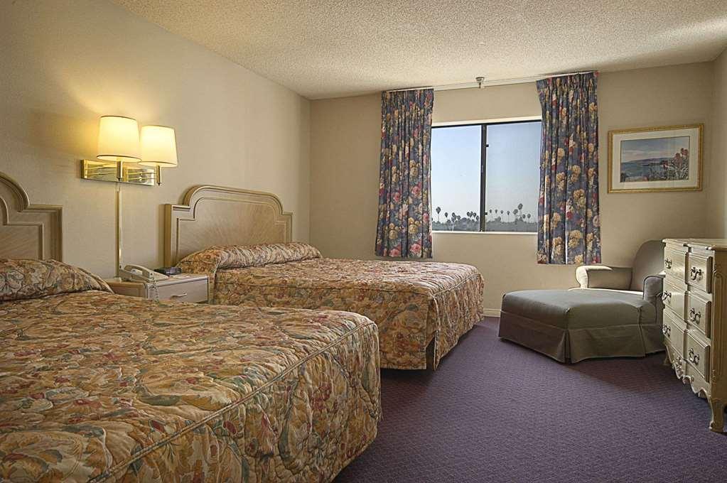 Ramada By Wyndham Los Angeles/Wilshire Center Exterior foto